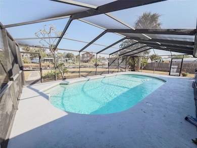 818 Bayview Dr, Ruskin, FL 33570 - photo 2