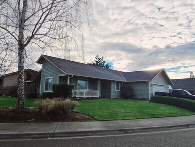 2926 Galaxy Way, Grants Pass, OR 97527 - photo 2