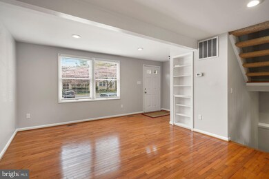 6804 Montivideo Square Ct, Falls Church, VA 22043 - photo 4