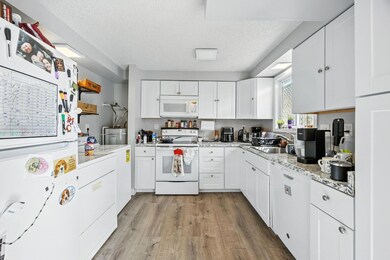 316 W 3rd St, Phoenix, OR 97535 - photo 5