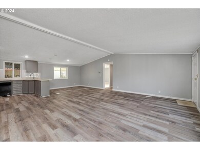 15217 SE Louise Ln, Clackamas, OR 97015 - photo 4