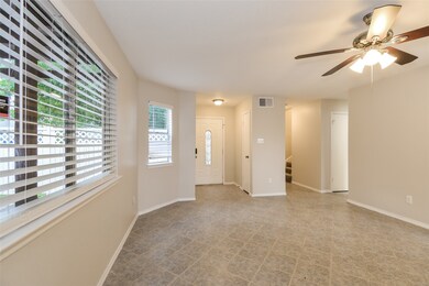 9322 Kingsflower Cir, Houston, TX 77075 - photo 7