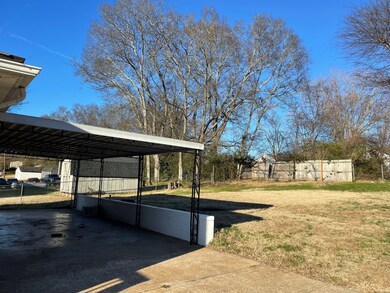 704 Poplar St, Columbia, TN 38401 - photo 4