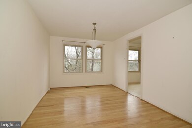 12636 Holkein Dr, Herndon, VA 20171 - photo 5