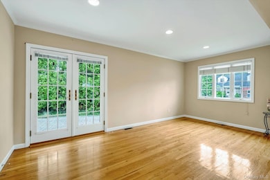 51 Highfield Ave, Port Washington, NY 11050 - photo 6