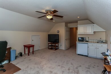 Play, party or entertain the large bonus room with
