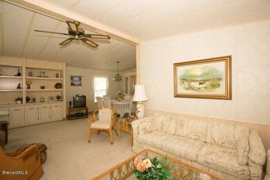 705 Hyacinth - Living Room 2