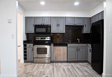 30475 W 14 Mile Rd unit 80, Farmington Hills, MI 48334 - photo 2