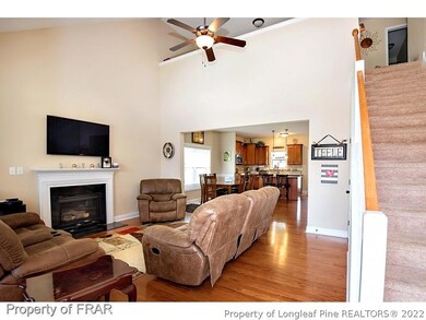 813 Falling Creek Ln, Fayetteville, NC 28304 - photo 3