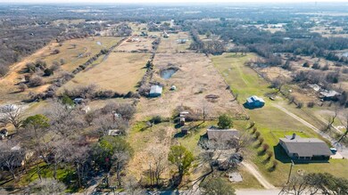 312 Gregory St, Joshua, TX 76058 - photo 4