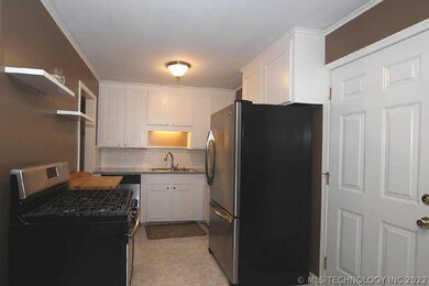 Granite, new stainless appliances, fresh paint, ne