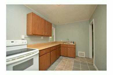 909 E 23rd St, Des Moines, IA 50317 - photo 6