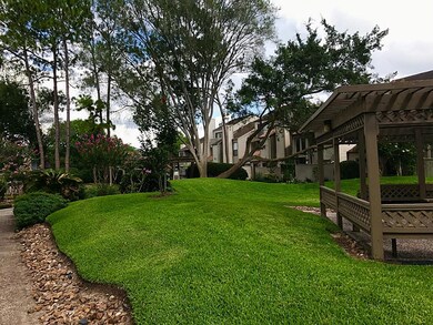 1073 Country Place Dr unit 1073, Houston, TX 77079 - photo 3