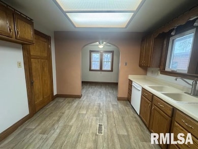 1013 N 2nd St, Clinton, IA 52732 - photo 7