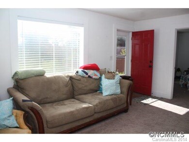 Spacious LR- Great Light