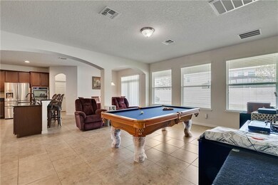 Kitchen - Family Room Combo