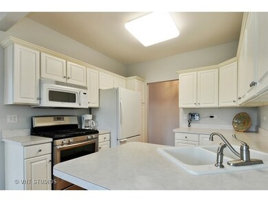 1547 Orchard Cir unit 1547, Naperville, IL 60565 - photo 5