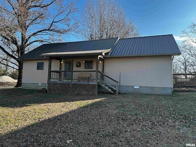 802 E Charles St, West Frankfort, IL 62896 - photo 2