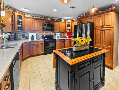 1621 W Blum St, Alvin, TX 77511 - photo 3