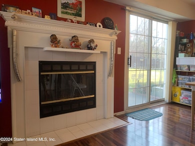 56 Saturn Ln unit 56, Staten Island, NY 10314 - photo 5