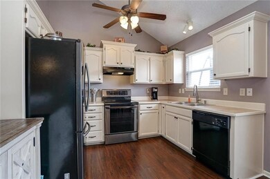 1916 Parkview Dr, Raymore, MO 64083 - photo 6