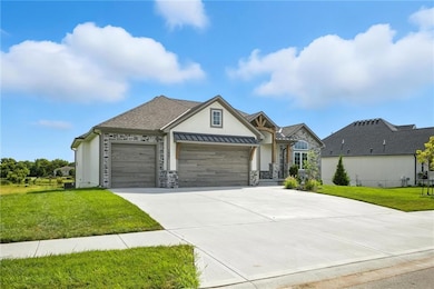 1807 Halls Creek Ave, Raymore, MO 64083 - photo 3