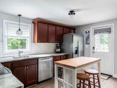 Gorgeous kitchen with granite counter tops and sub