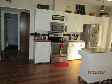 Eat-In Kitchen