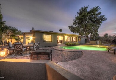 107-Twilight_PoolView_Left