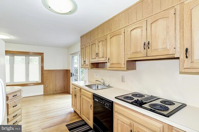 14311 Briarwood Terrace, Rockville, MD 20853 - photo 7