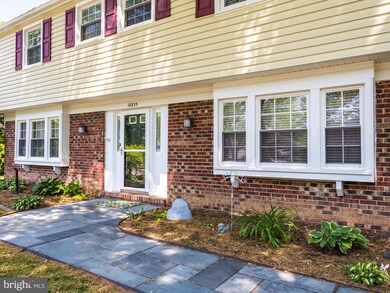 12835 Point Pleasant Dr, Fairfax, VA 22033 - photo 3