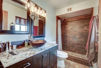 1031 N Los Olivos Dr-21