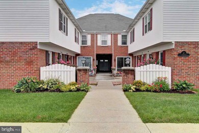 422 W Chocolate Ave, Hershey, PA 17033 - photo 2