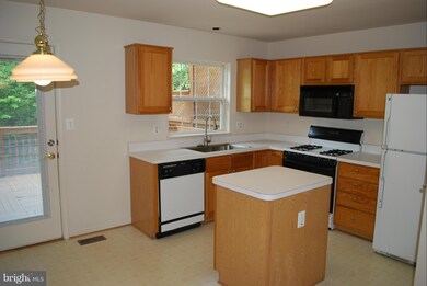 1984 Teasel Ct, Woodbridge, VA 22192 - photo 3