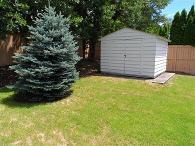 358 Meadowbrook Dr, Central Point, OR 97502 - photo 7