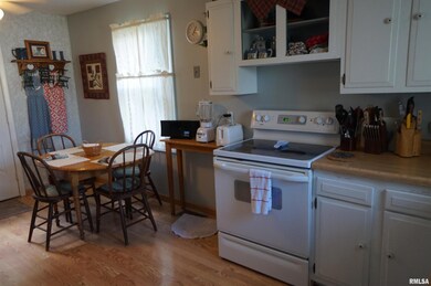 901 Stone St, Bellevue, IA 52031 - photo 2