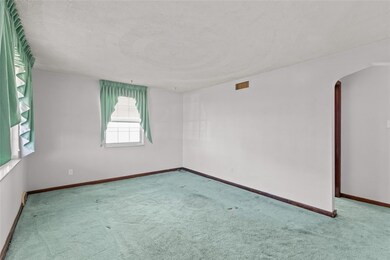 4817 Clover Ln, West Mifflin, PA 15122 - photo 4