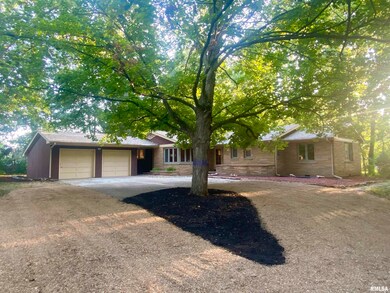 1815 Mound Rd, Jacksonville, IL 62650 - photo 2