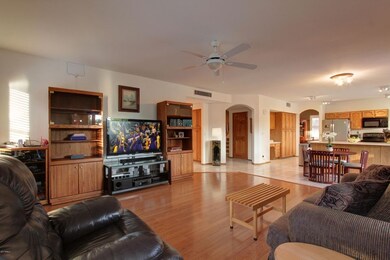 006_Family Room