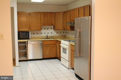 844 Quince Orchard Blvd unit 201, Gaithersburg, MD 20878 - photo 3