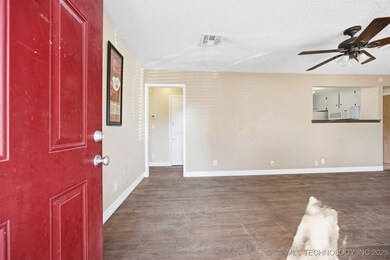 2909 E Woodrow Place, Tulsa, OK 74110 - photo 5