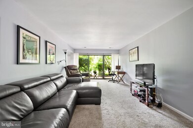 9745 Kings Crown Ct unit 1, Fairfax, VA 22031 - photo 6