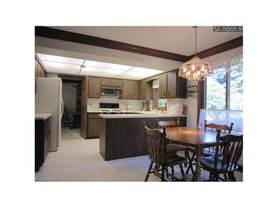 17 x 13 kitchen with crown molding, planning desk 