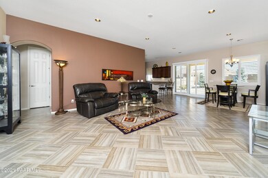 004_Living Room