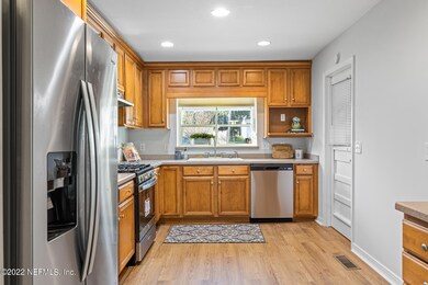 3851 Cedar Forest Dr E, Jacksonville, FL 32210 - photo 3