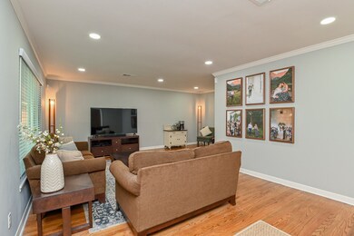 2110 Nina Lee Ln, Houston, TX 77018 - photo 7