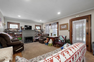 559 E Pleasant St-7