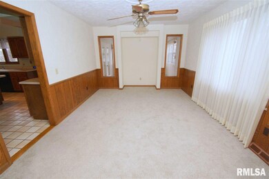 3511 N Elmwood Ave, Davenport, IA 52806 - photo 2