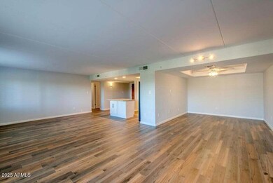 05GreatRoom+Den01