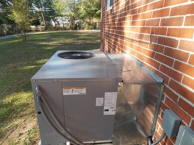 1212 Baker Dr, Macon, GA 31206 - photo 4